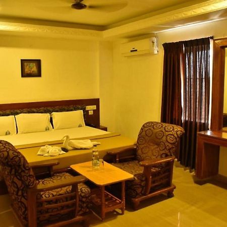 Hotel Palacial Pondi Puducherry Exterior foto