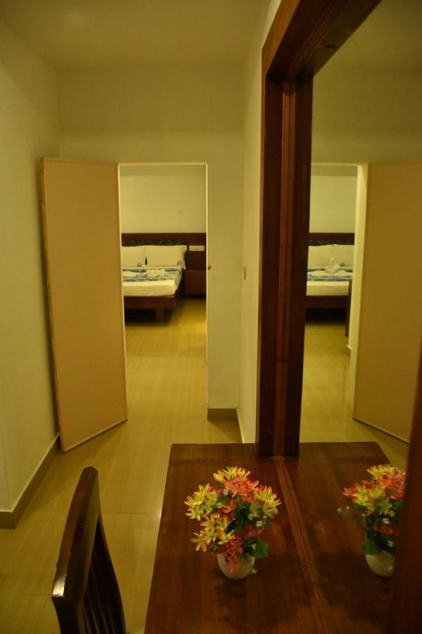 Hotel Palacial Pondi Puducherry Exterior foto