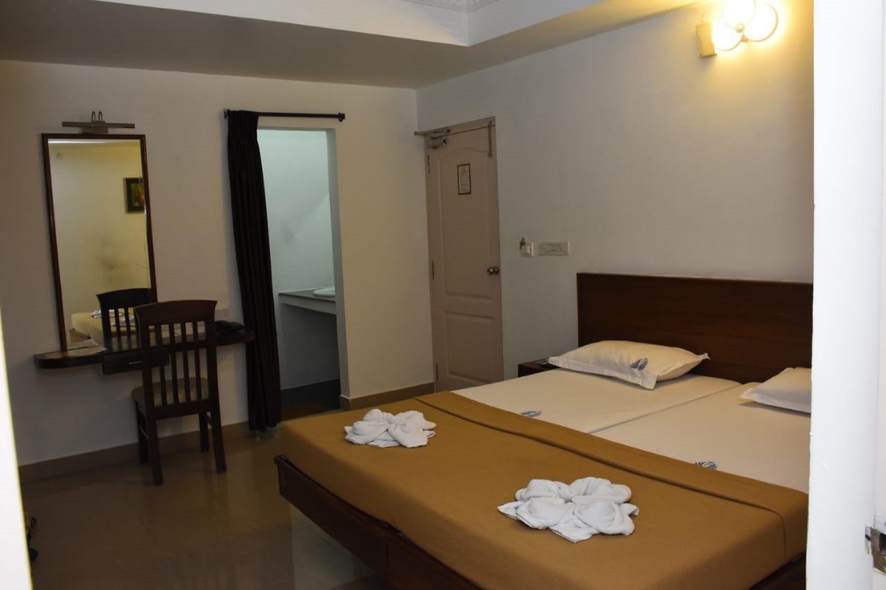 Hotel Palacial Pondi Puducherry Exterior foto