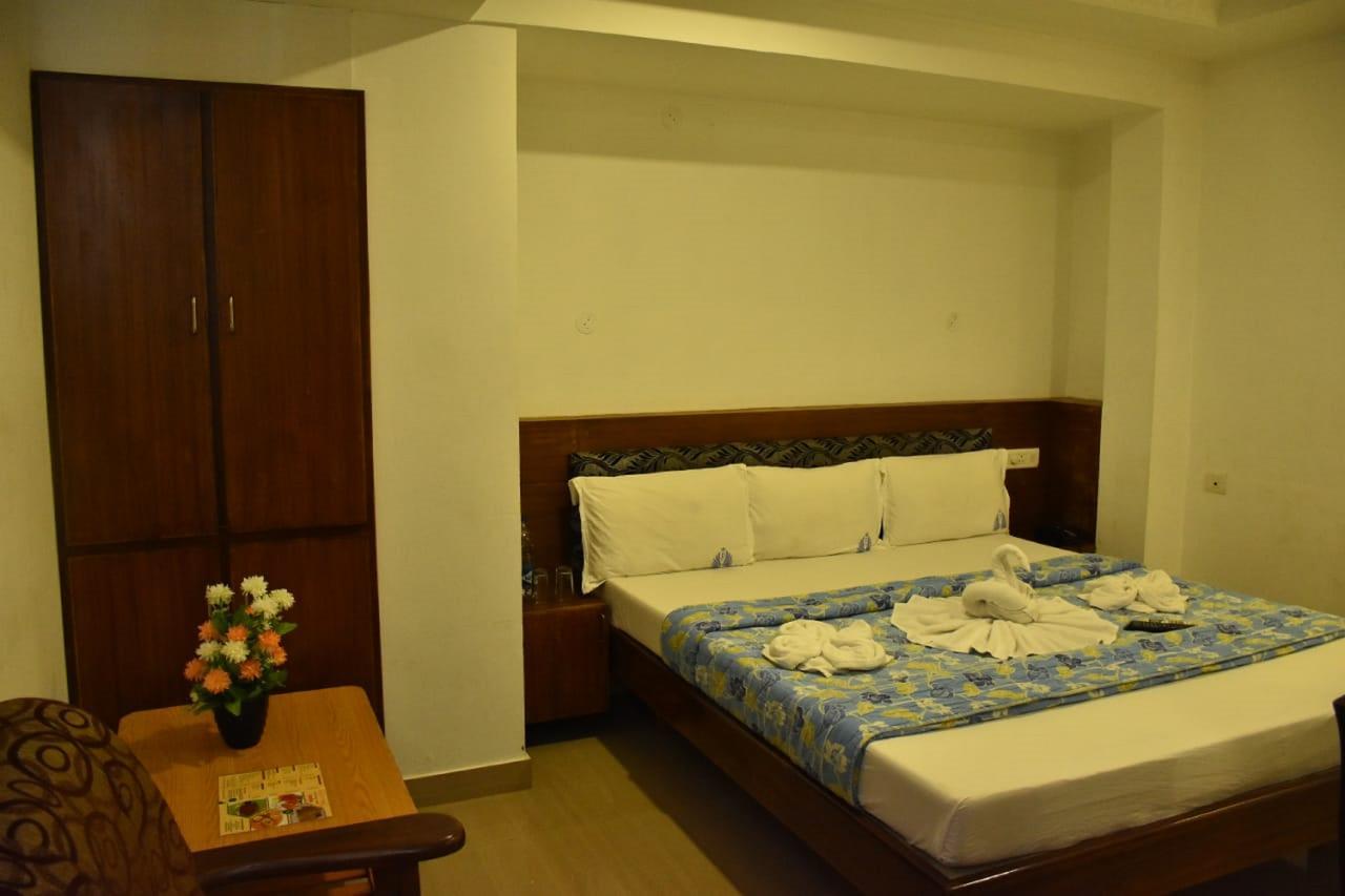 Hotel Palacial Pondi Puducherry Exterior foto