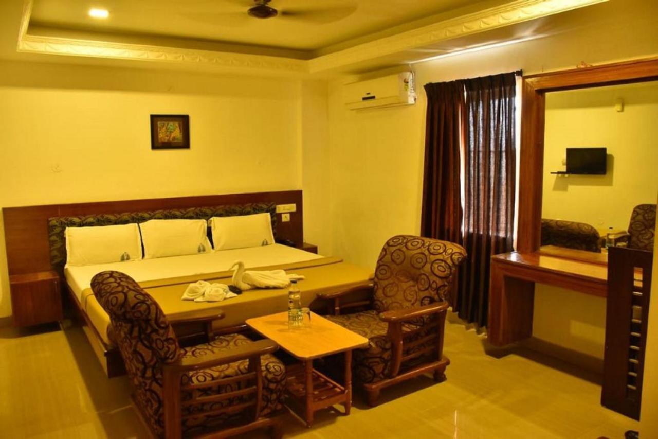 Hotel Palacial Pondi Puducherry Exterior foto